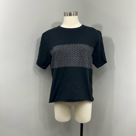 Uniqlo‎ Black Print T-shirt - Picture 1 of 11